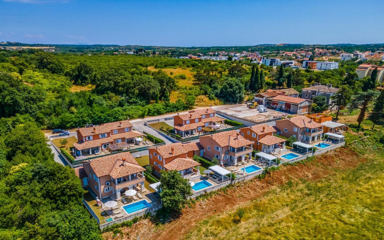 Lotus Villas Resort Pula Exterior foto