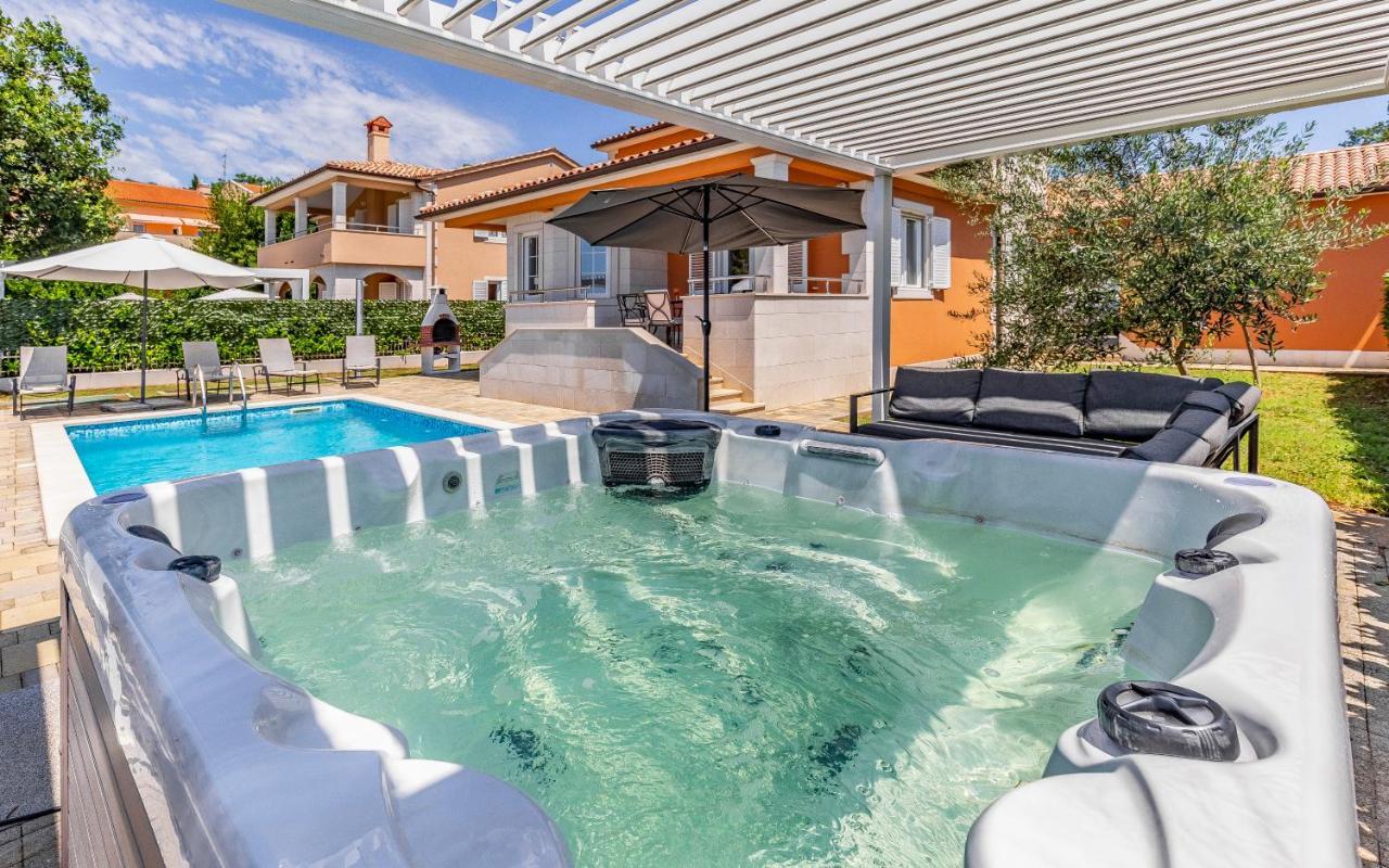 Lotus Villas Resort Pula Exterior foto